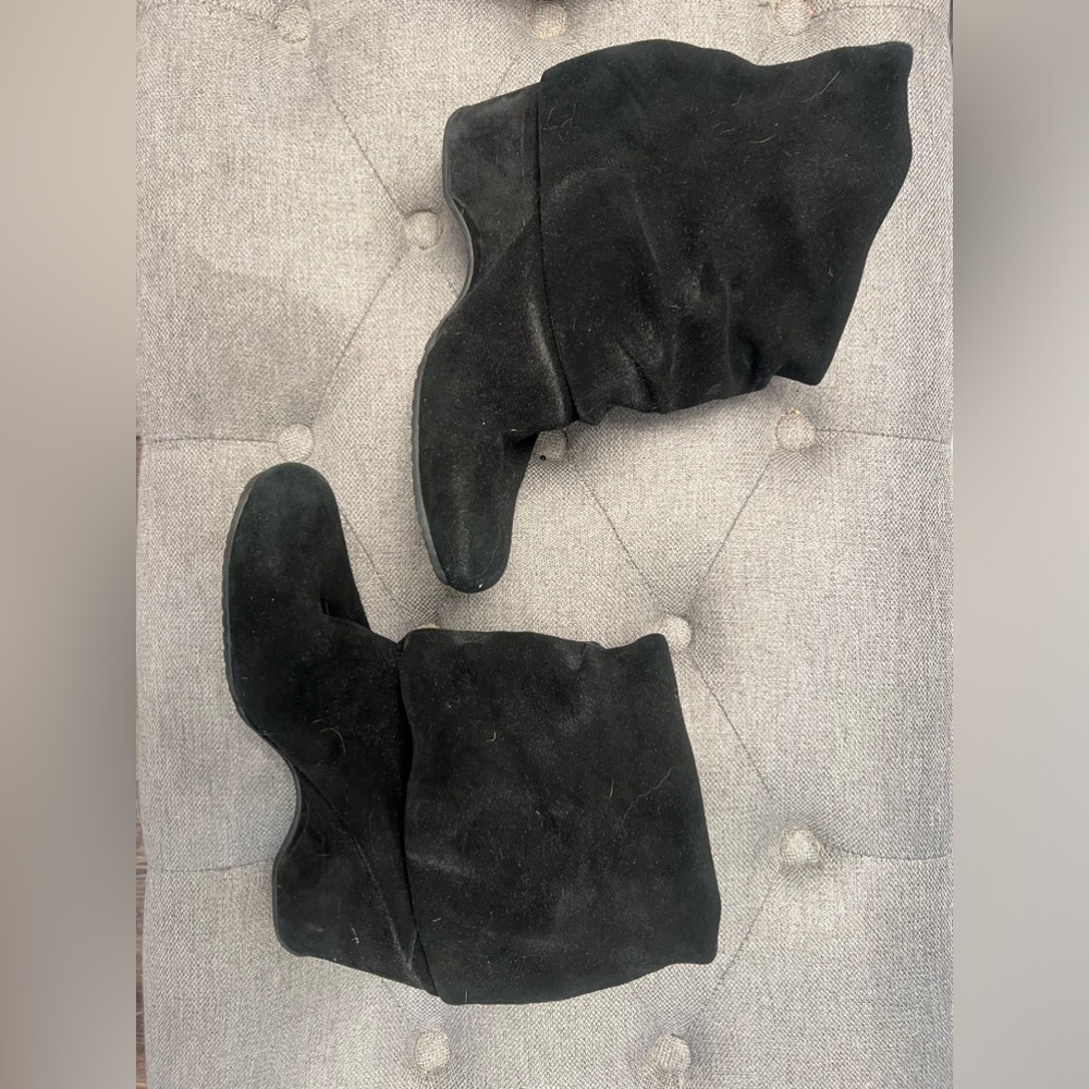 GENTLE SOULS size.  “ On The Ridge” black suede bootie - SIZE 8